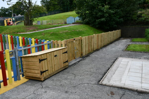 B31 1LD-27124-Fence & Storage Box-1