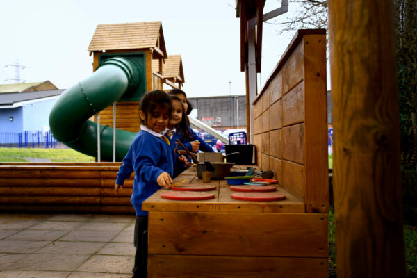 B8 1DZ-6977-Mud Kitchen 1-EDIT