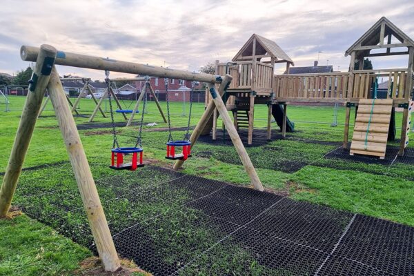 Play Tower & Cradle Seat Swings