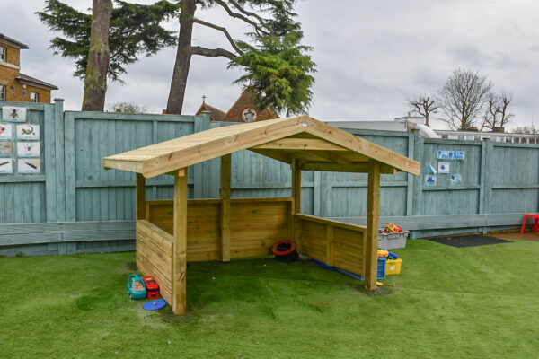Outdoor Play Lodge
